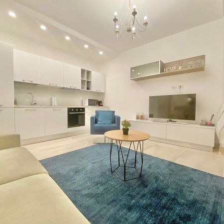 Elegance Duomo Apartment Milan Bagian luar foto