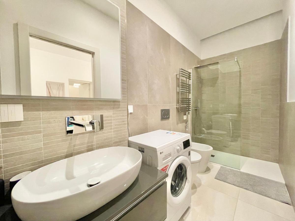 Elegance Duomo Apartment Milan Bagian luar foto