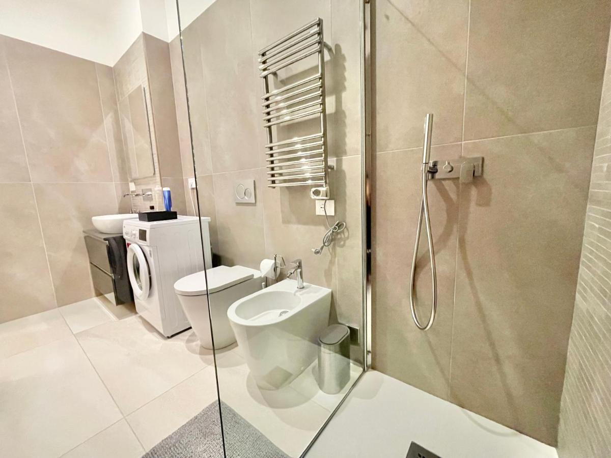 Elegance Duomo Apartment Milan Bagian luar foto