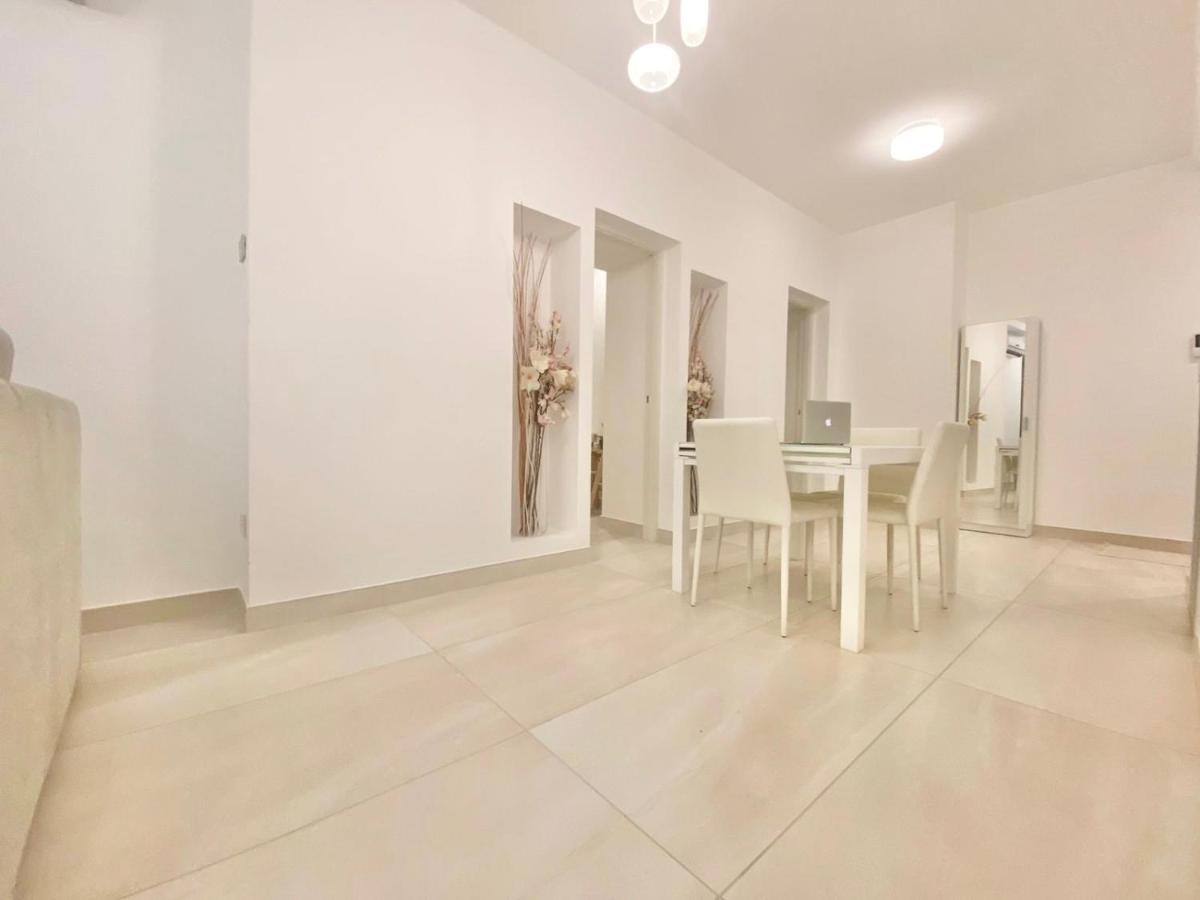 Elegance Duomo Apartment Milan Bagian luar foto